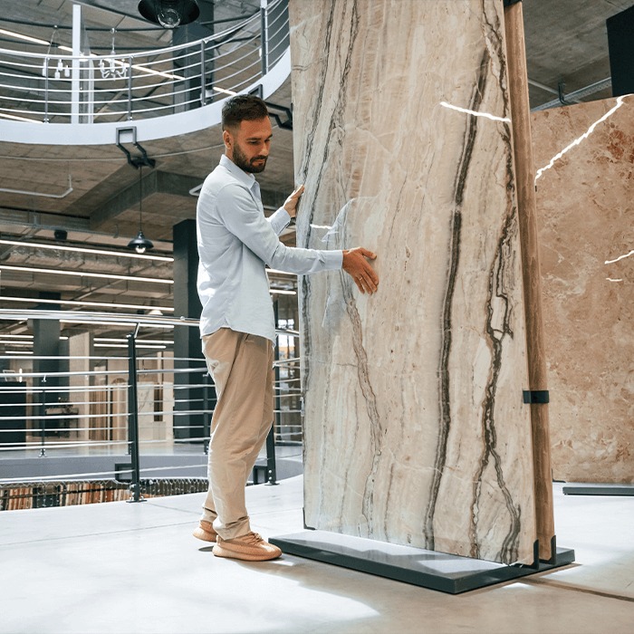 Restauração de 800 m² de mármore clássico em edifício histórico 